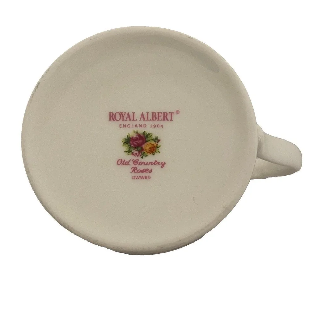 Royal Albert Old Country‎ Roses Teacup White Floral coffee cup